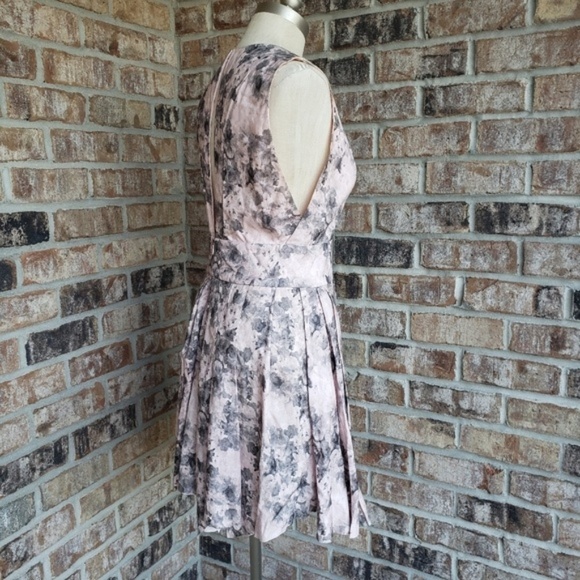 Robert Rodriguez Fit n Flare Floral Pleated Dress - Picture 2 of 7